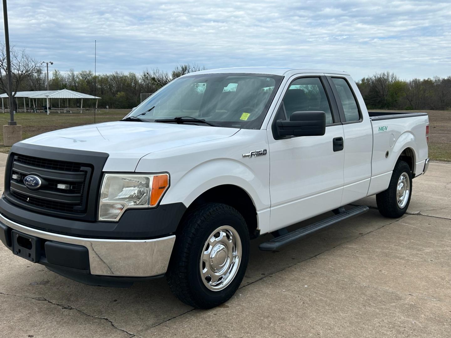 2014 White /Gray Ford F-150 XL SuperCab 6.5-ft. Bed 2WD (1FTEX1CM3EK) with an 3.7L V6 DOHC 24V engine, 6-Speed Automatic transmission, located at 17760 Hwy 62, Morris, OK, 74445, (918) 733-4887, 35.609104, -95.877060 - Photo#0